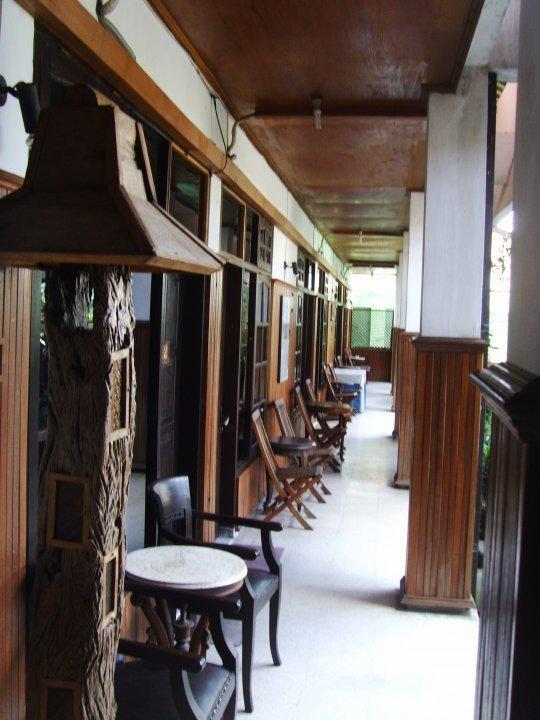 Ananda Hotel