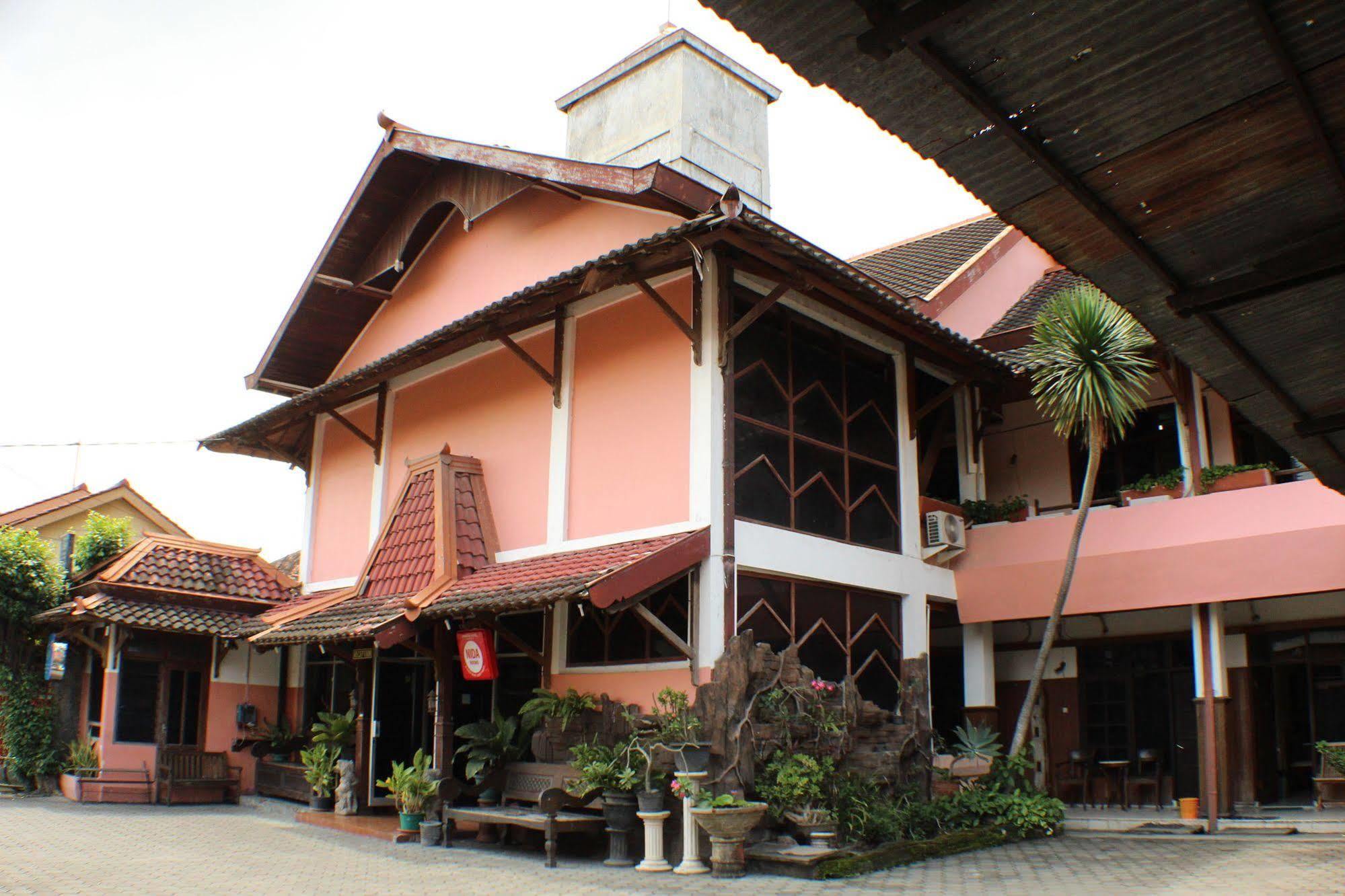 Hotel Ananda