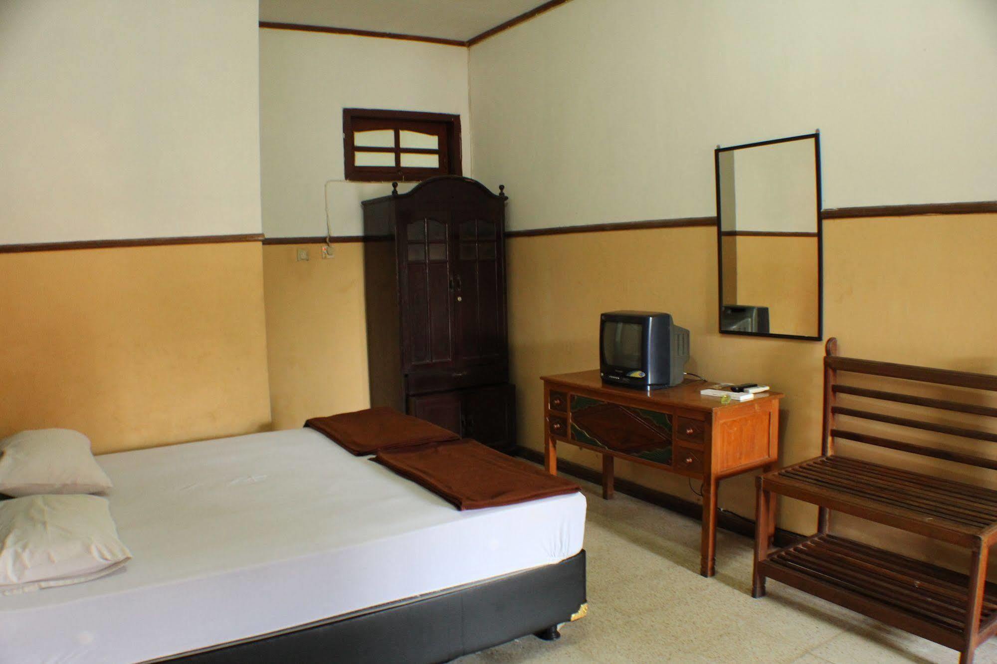 Ananda Hotel 2*